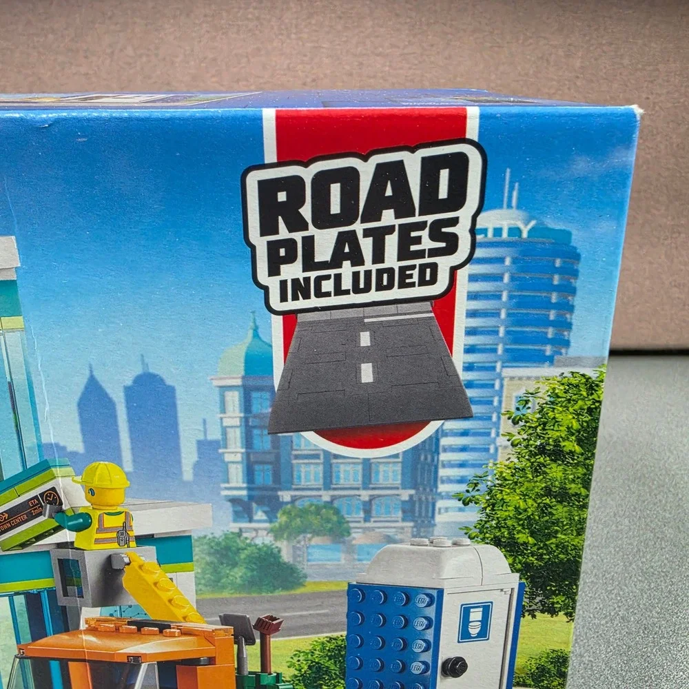 LEGO Train Station 60335 City 907pcs Blue New Sealed Road Plates Bus Truck